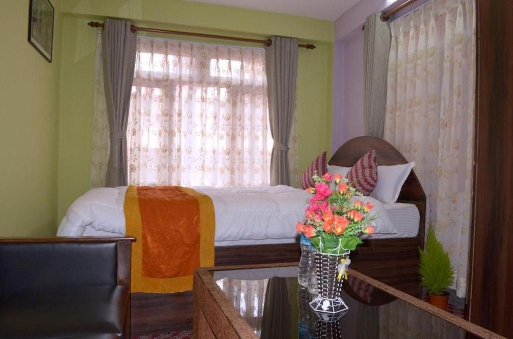Oyo 492 Hotel Yeti Home Katmandu Kültér fotó