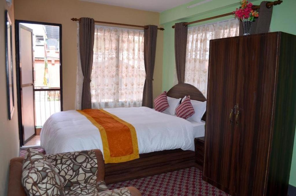 Oyo 492 Hotel Yeti Home Katmandu Kültér fotó